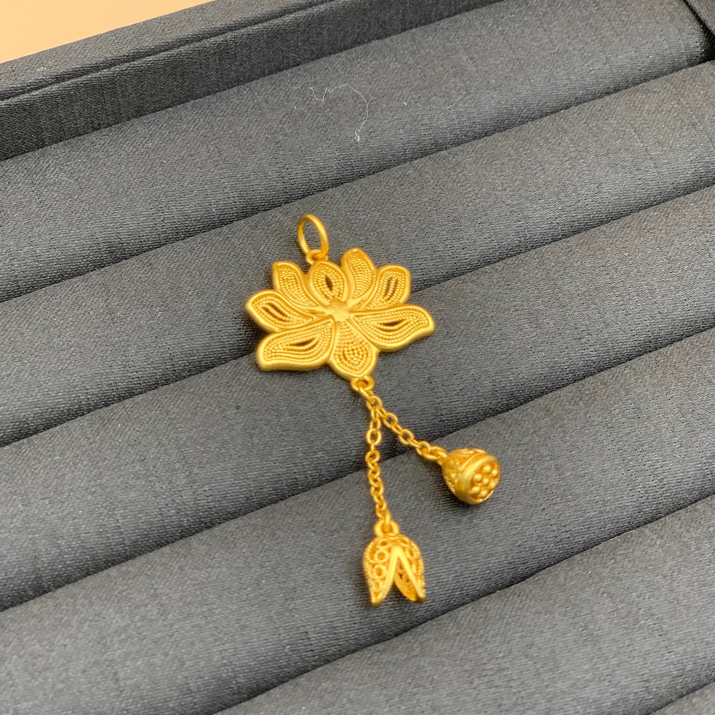 Mặt Dây Chuyền Charm Bạc Xi Tỉnh Điện