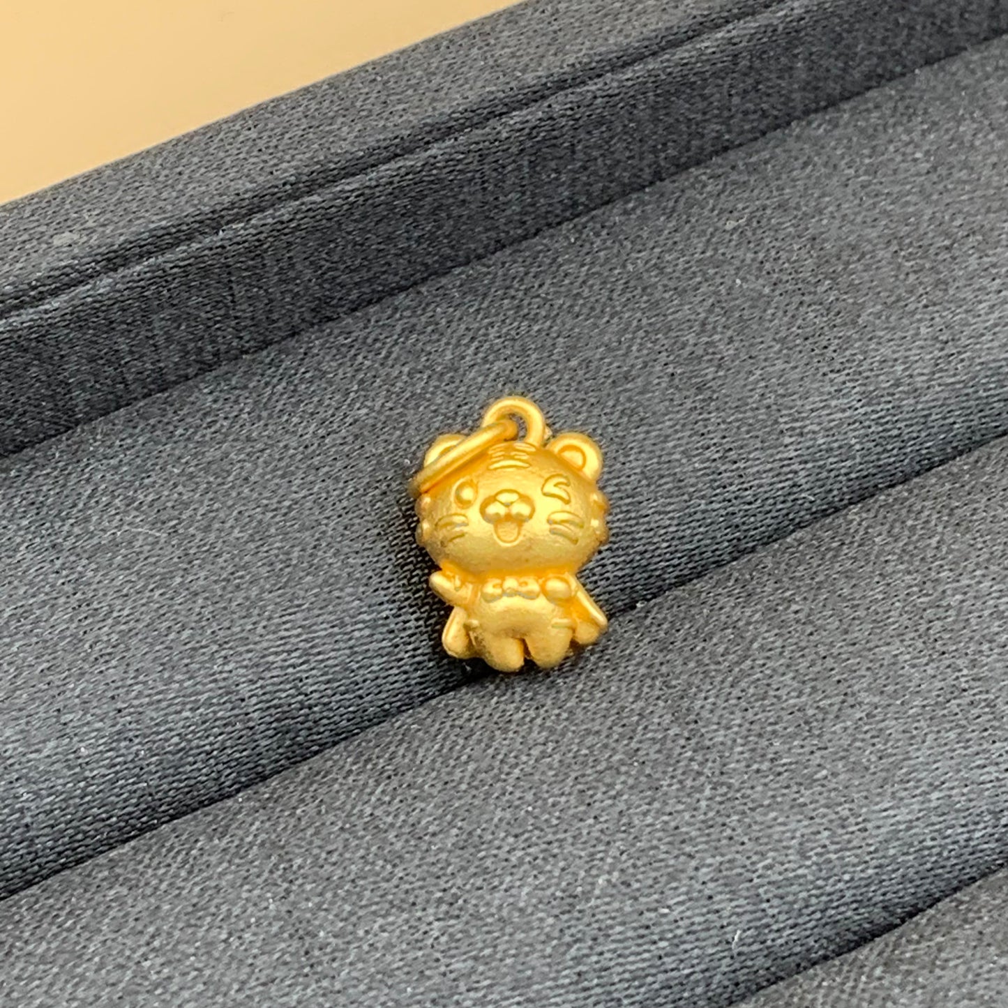 Mặt Dây Chuyền Charm Bạc Xi Tỉnh Điện