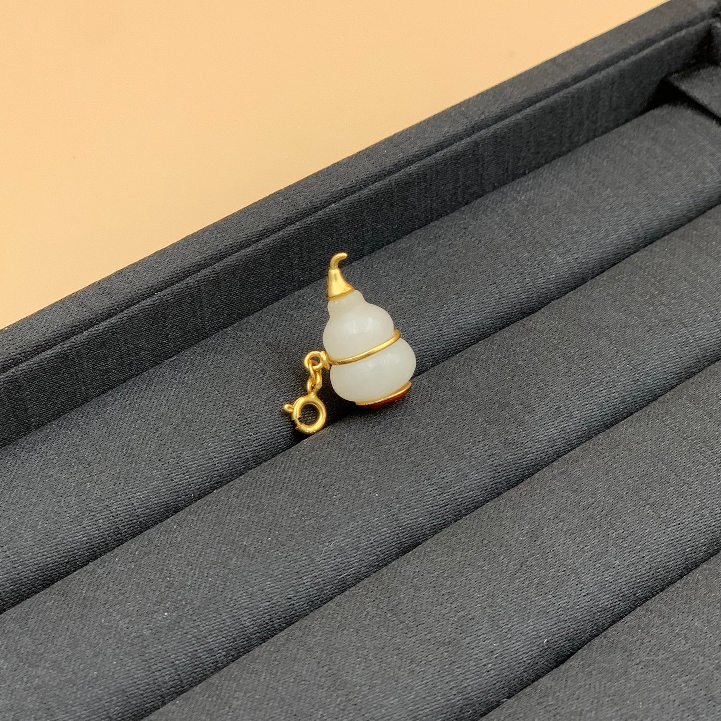 Mặt Dây Chuyền Charm Ngọc