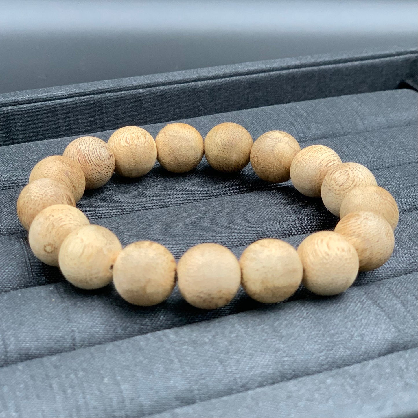 Vòng Tay Trầm Tóc Kiến Núi Việt 12 mm