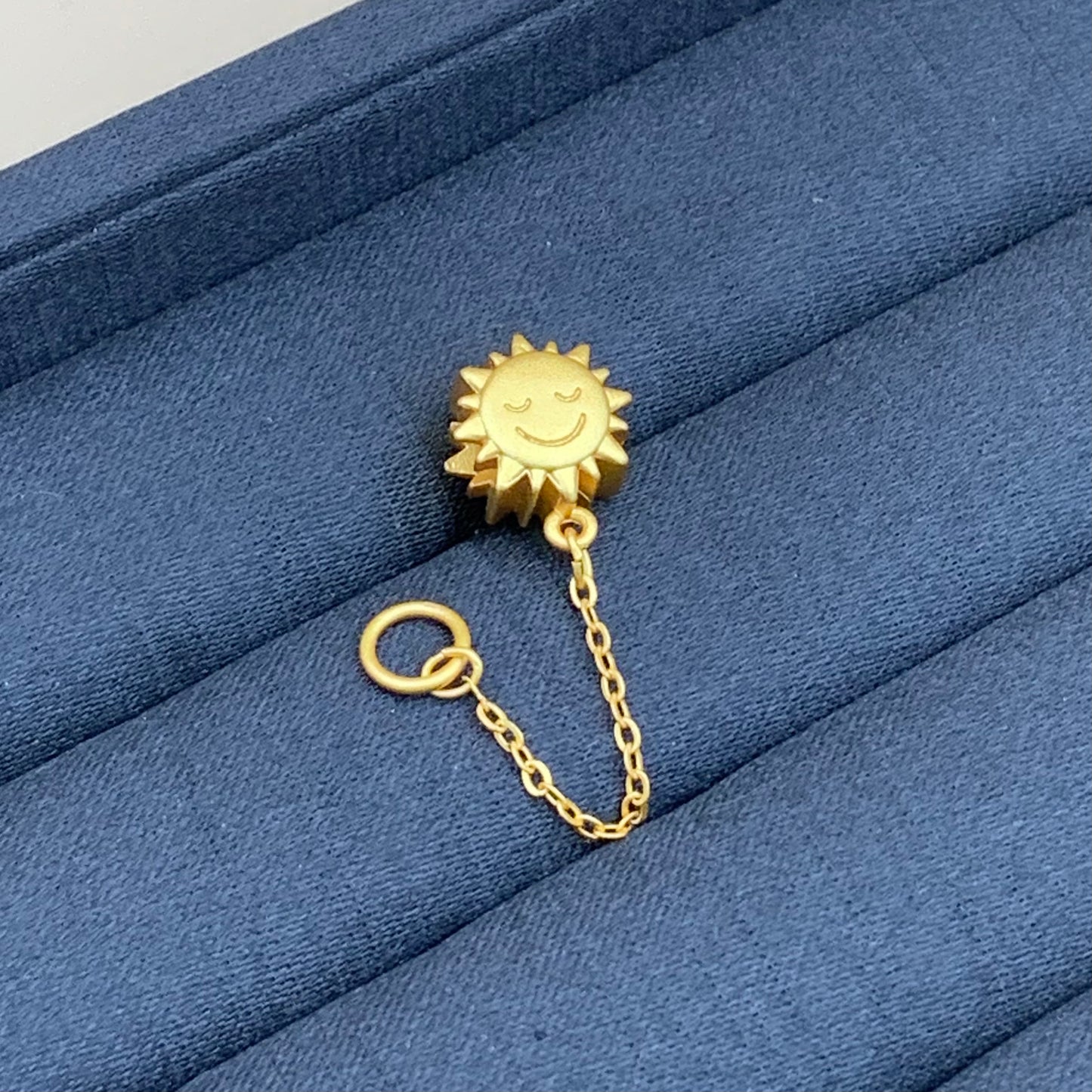 Mặt Dây Chuyền Charm Bạc Xi Tỉnh Điện